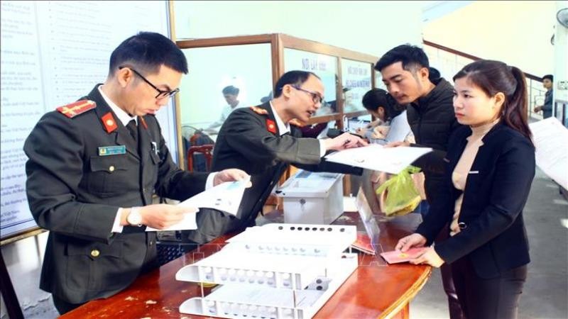 Cấp giấy thông hành biên giới cho cán bộ, công chức, viên chức, công nhân sang Campuchia tại Công an cấp tỉnh biên giới tiếp giáp với Campuchia