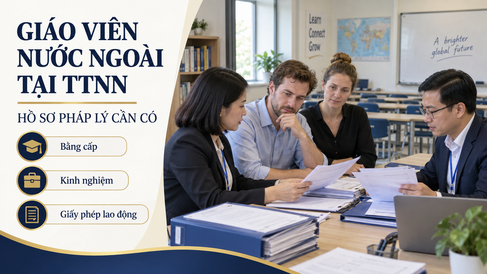Giáo viên nước ngoài tại trung tâm ngoại ngữ kiểm tra hồ sơ pháp lý