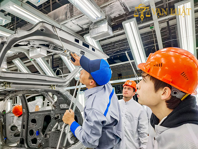 NÓNG: Giảm 50% lệ phí trước bạ ô tô sản xuất trong nước