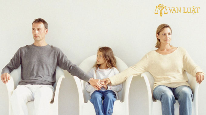 Người vừa mới đủ 18 tuổi có được nhận con nuôi không?